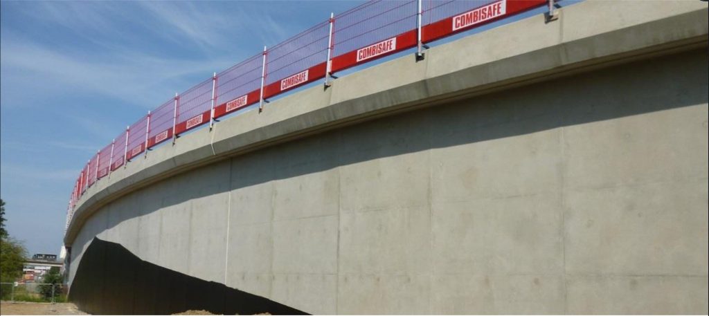 Curved concrete bridge deck at Southall Waterside
